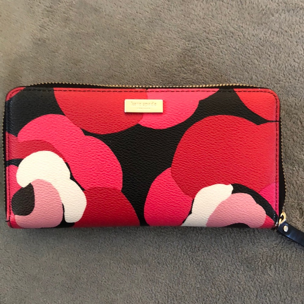Kate spade Neda wallet tag included